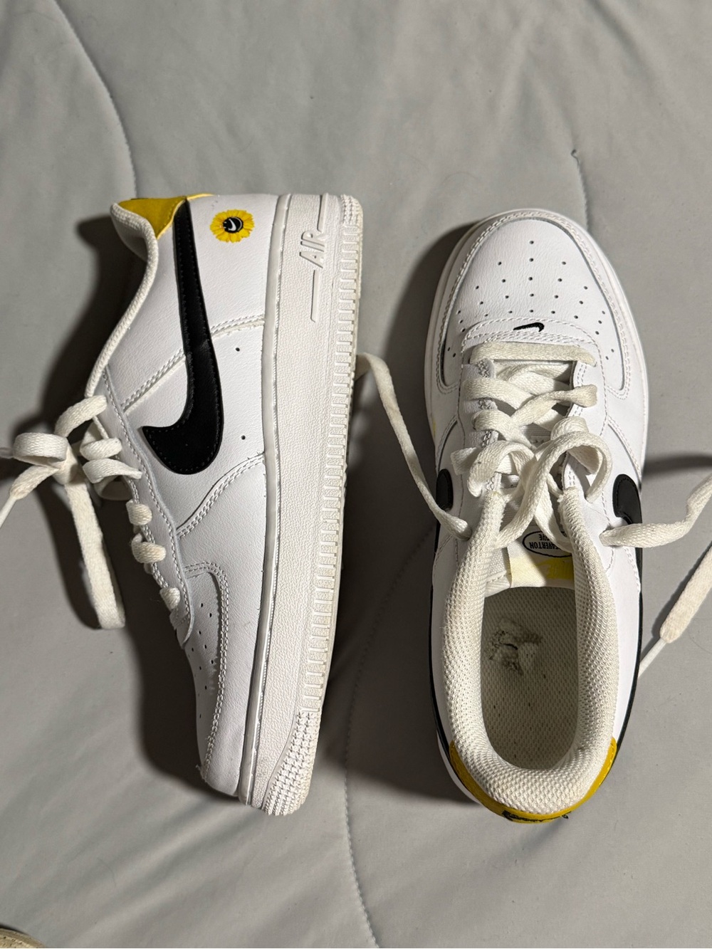 Nike White Black Yellow Low-Top Sneakers size 5y
